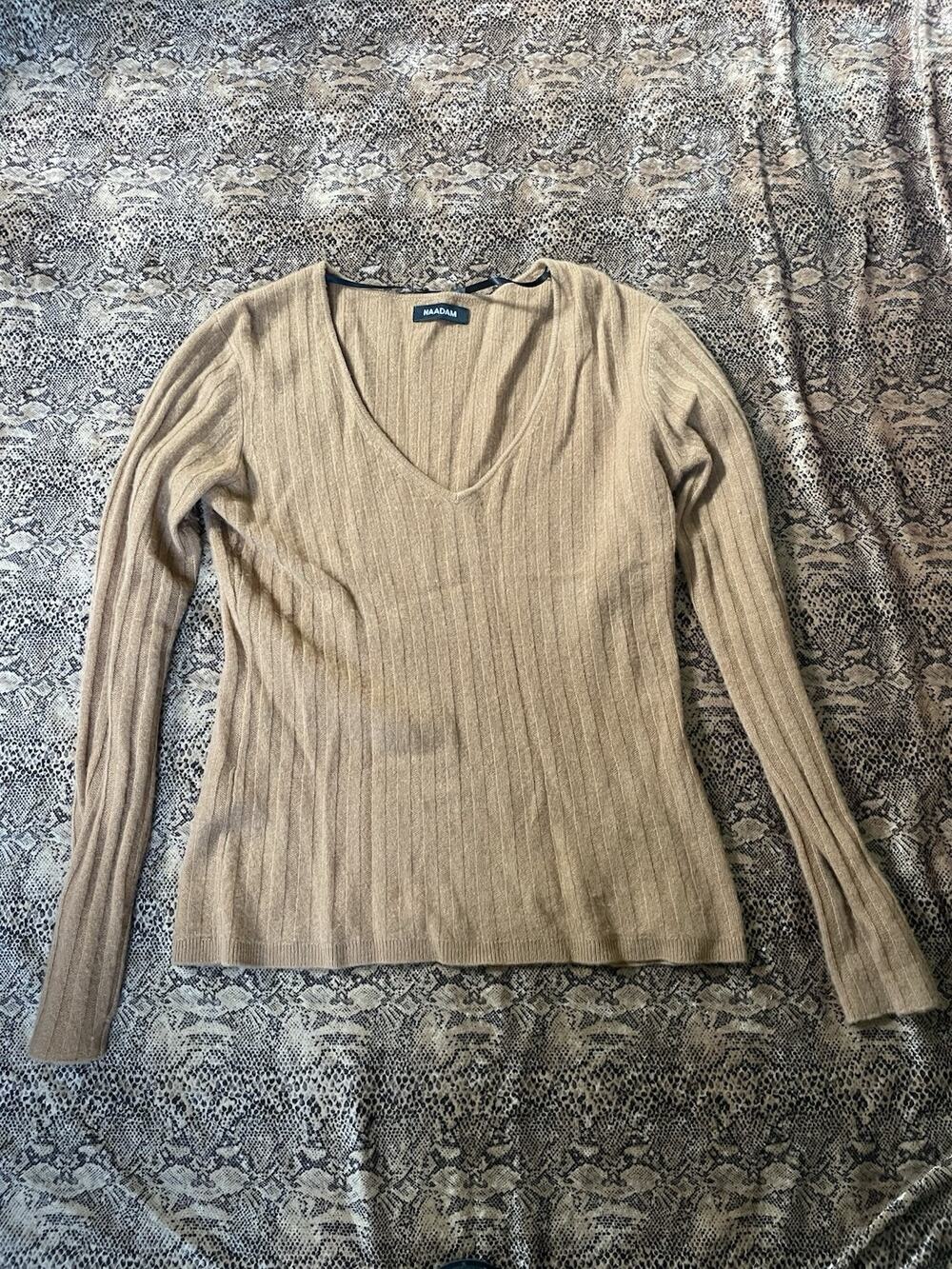 Naadam V Neck Beige Tan Ribbed Cashmere Sweater Long Sleeve Size Medium